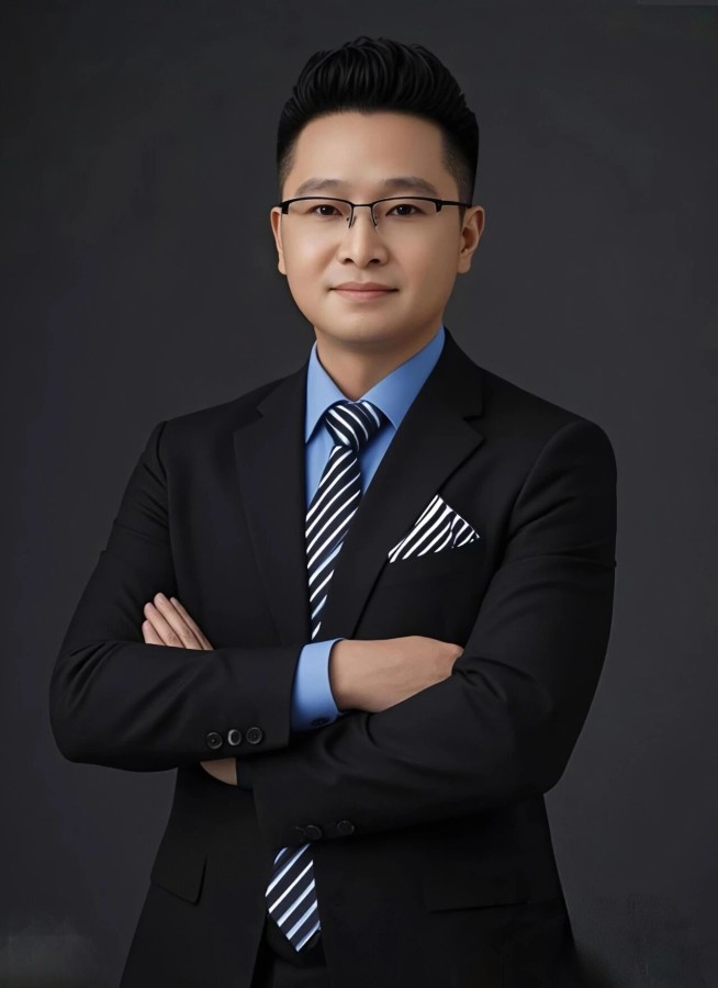 鸿栢科技营销总监孙辉形象照